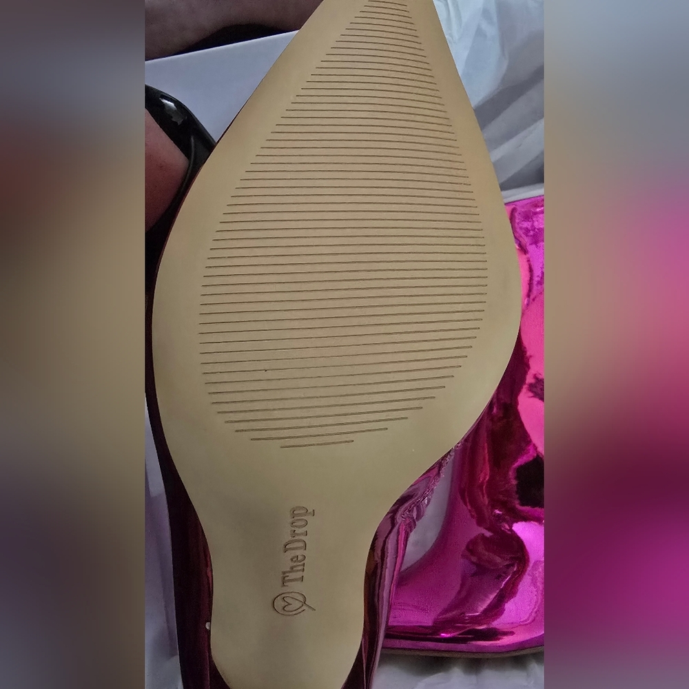 **NEW** Women's Metallic Hot Pink Heeled Ankle Bootie - Picture 5 of 5